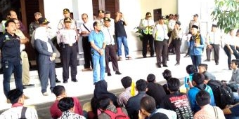 Tolak Kenaikan PNBP, Puluhan Mahasiswa PMII Malang Demo DPRD