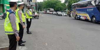 Jalanan Mulai Dipenuhi Pemudik, Sejumlah Pesonel Polres Madiun Kota Sigap Urai Kemacetan