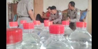 Resahkan Warga, Warung Miras di Sidoharjo Lamongan Digerebek Satpol PP