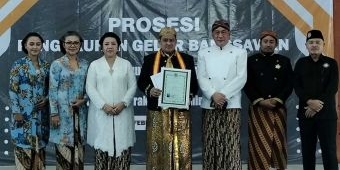 Khairul Umam Dapat Anugerah Kanjeng Raden Tumenggung dari Keraton Surakarta