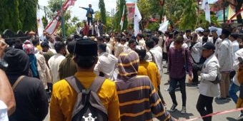 Angka Pengangguran dan Kemiskinan Masih Tinggi, Ratusan Mahasiswa Luruk Kantor Bupati Sumenep