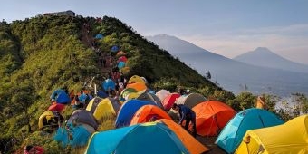 Menparekraf Dukung Sanksi Tegas Bagi Pelaku Flare di Gunung Andong