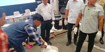 Polda Jatim Bersama Bareskrim Polri Bongkar Perdagangan Sianida Ilegal di Surabaya