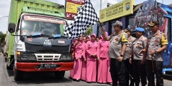 Cek Pospam di Sidoarjo, Kapolda Jatim Berangkatkan Bantuan Tsunami Banten