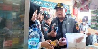 Bupati Mojokerto Pimpin Razia Rokok Ilegal