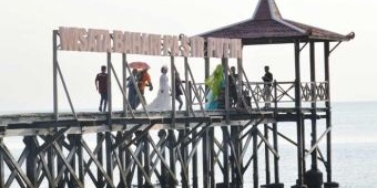 Tarik Wisatawan Kunjungi Situbondo, Pemkab Gelar 'Ngabuburit Hijab Glamour 2017' di Pasir Putih