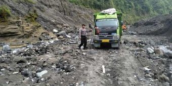 Terganjal Aturan, Tambang Pasir Liar di Aliran Lahar Gunung Kelud Susah Ditertibkan