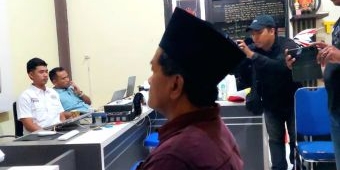 Diantar Istri dan Anak, Salah Satu Pembacok Pegawai SPBU Serahkan Diri ke Polres Sampang
