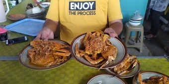 Nikmatnya Rajungan Pedas di Gubuk Iwak Segoro Jombang