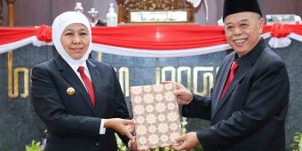 Gubernur Khofifah Terima Rekomendasi LKPJ TA 2022