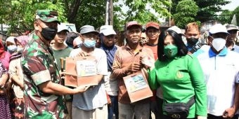 Gelar Jumat Berkah, ​Korem 084/Bhaskara Jaya Bagikan Nasi Kotak dan Tali Asih di Sejumlah Titik