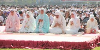 Karhutla dan Kemarau Panjang Landa Indonesia, Khofifah Bersama Ribuan Warga Jatim Sholat Istisqa