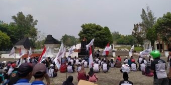 Peringati Hari Pahlawan, Ratusan PKL Bangkalan Tahlilan di Taman Makam Pahlawan