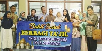 MGMP Bahasa Inggris SMP Kota Surabaya Berbagi Takjil