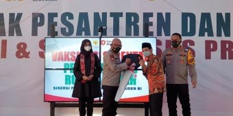 Bersinergi dengan TNI-Polri dan Staf Khusus Presiden, Polresta Banyuwangi Gelar Vaksinasi di Ponpes