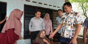 Bupati Subandi Sidak RTLH dan Serahkan Bantuan Kursi Roda