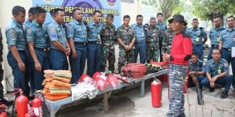 Satban Koarmatim Latihan Penanggulangan Kebakaran dan Kebocoran Kapal