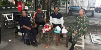 Warga Sukolilo Mudik, Babinsa Kodim Surabaya Timur Aktif Patroli
