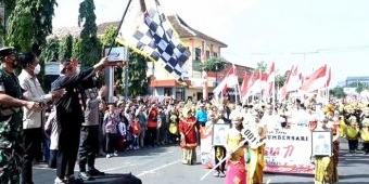 Berangkatkan Ribuan Peserta Karnaval Siswa Serba Angka 77, Bupati Hendy Ungkapkan Kegembiraannya