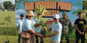 Peringati HMPI 2025 DLH Kabupaten Kediri Gelar Penghijauan di Lapangan Desa Tulungrejo Pare