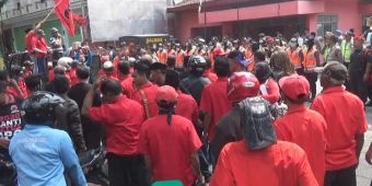 Kader dan Simpatisan Demo Tuntut Ketua DPC PDIP Jombang Mundur dari Jabatannya