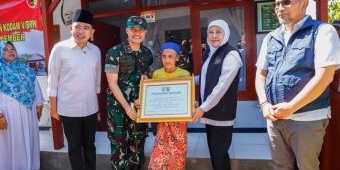 Tinjau Program Bedah Rumah di Jember, Gubernur Khofifah Pastikan Rumah Pascarenovasi Layak Huni