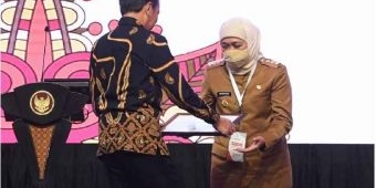 Terima Data P3KE dari Presiden, Khofifah Siap Tancap Gas Berantas Kemiskinan Ekstrem di Jatim