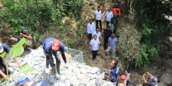 Jembatan Jereng yang Ambrol karena Longsor Diperbaiki Swadaya oleh Warga