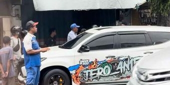 Pajero Tabrak Toko di Jember