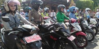 Begini Nih Emak-emak Zaman Now Seharusnya, Berkendara Kampanyekan Safety Riding