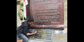 Sambut Hari Pahlawan, Aliansi Wartawan Surabaya Bersihkan Monumen Resolusi Jihad NU
