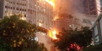 Tunjungan Plaza 5 Surabaya Terbakar, ​Pengunjung Semburat 