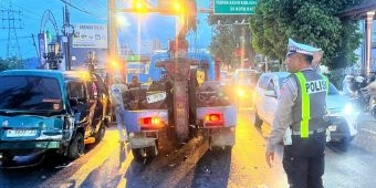 Diduga Rem Blong, Truk Hantam Sejumlah Kendaraan di Kota Batu hingga Tewaskan Driver Ojol