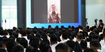 Penyerahan SK Pengangkatan CPNS dan PPPK, Bupati Kediri: Jangan Terjebak di Zona Nyaman