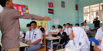 Komisioner KPU Kota Batu Jadi 'Guru' Dadakan