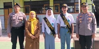 Kapolsek Junrejo Kukuhkan Dua Siswa SMAN 2 Batu Jadi Duta Kamtibmas