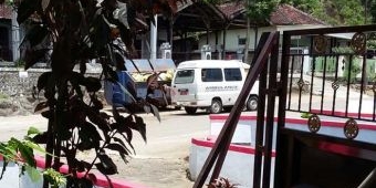 Waduh, Mobil Jenazah Diduga Dipakai Membuang Limbah Medis di Sembarang Tempat