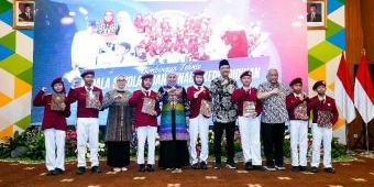 Bimtek Kepala dan Tendik Sekolah Rakyat se-Jatim, Mensos Gus Ipul Ajak Ikrar Mengasuh Sepenuh Hati