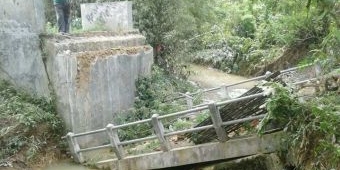 Jembatan Penghubung Dua Desa di Pamekasan Terputus Dihempas Banjir Bandang
