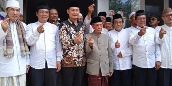 Didoakan Kiai dan Anak Yatim Piatu jadi Bupati Lamongan, Yuhronur Efendi Daftar ke Partai Demokrat