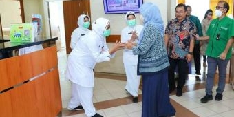Hari Perawat, Khofifah Optimis Keperawatan Mampu Jawab Tantangan Kesehatan Global