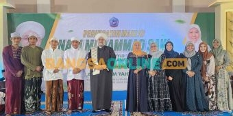 Peringati Maulid Nabi di Lirboyo Kediri, Gubernur Khofifah Ajak Santri Amalkan Ilmu dan Keikhlasan