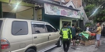 Mobil Panther Hilang Kendali di Lamongan, Tabrak Lapak Sayur dan Enam Warga