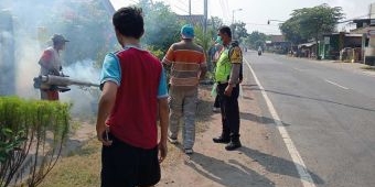 Cegah DBD, Polsek Jetis Gelar Fogging di Desa Perning