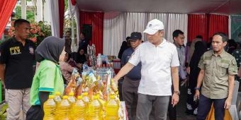 Pasar Murah Disperindag Jatim di Lamongan Diserbu Warga