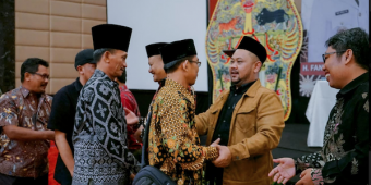 Hadiri Halal Bihalal AKD, Bupati Gresik Minta Kades Netral di Pilkada 2024