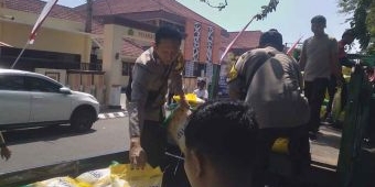 Polres Probolinggo Kota Salurkan Beras Murah, Harga di Bawah HET