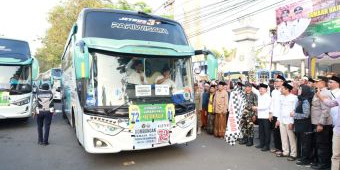 Lepas Keberangkatan 370 Jemaah Haji, Wabup Bangkalan Titip Doa untuk Daerah