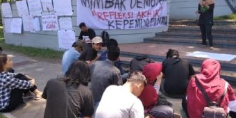 Masa Rektor Unej Berakhir, Mahasiswa Gelar Refleksi Akhir Lewat Mimbar Demokrasi