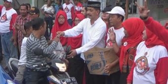 Sambut Ramadhan, Gus Syaf Bagi-bagi Takjil 